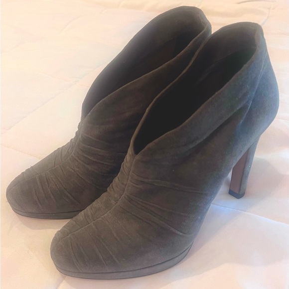 Prada Ruched Suede Bootie 39.0 Gently Worn - Platform 4.0 “ Heel - Dark Grey - Picture 6 of 10